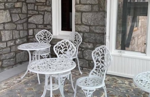 Conshohocken Bed & Breakfast | George Washington Wood Bed & Breakfast