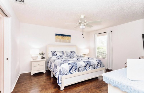 Liberty Park Cottage | Georgetown - Centrally Located 3/2 Designer Home