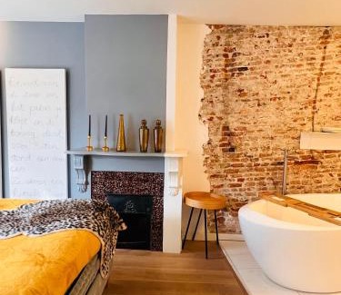 City Apartment | Georgia's Bathhouse