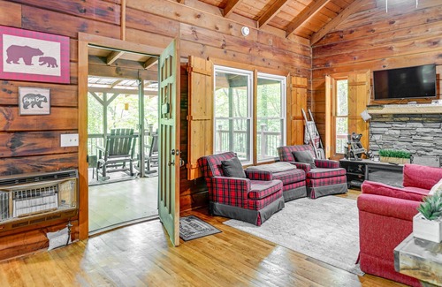 Blairsville Cabin | Georgia Vacation Rental Cabin w/ Deck & Fire Pit