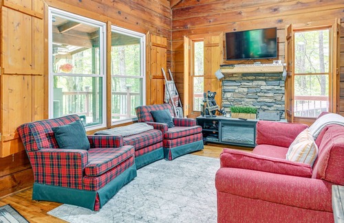 Blairsville Cabin | Georgia Vacation Rental Cabin w/ Deck & Fire Pit