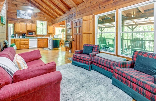 Blairsville Cabin | Georgia Vacation Rental Cabin w/ Deck & Fire Pit