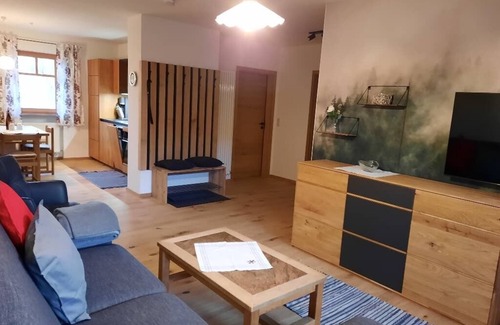 Roehrnbach Apartment | Geräumige FeWo (65 m2) auf dem Bauernhof - perfekt für Familien mit Kindern
