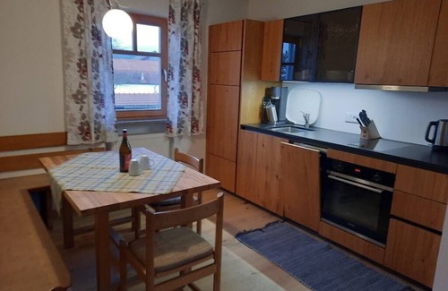 Roehrnbach Apartment | Geräumige FeWo (65 m2) auf dem Bauernhof - perfekt für Familien mit Kindern