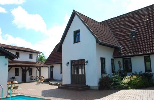 Dargun Apartment | Geräumige Wohnung in Dargun mit Pool, cleaning included