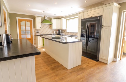 Cemaes Bay Cottage | GER Y MOR, pet friendly, country holiday cottage in Cemaes Bay