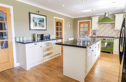 Cemaes Bay Cottage | GER Y MOR, pet friendly, country holiday cottage in Cemaes Bay