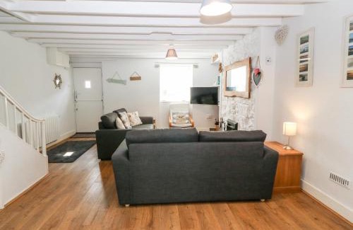 Edern House | Gerallt
