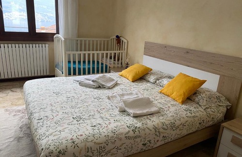 Lezzeno Apartment | Gere house