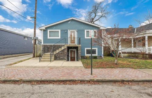 Downtown Columbus Apartment | German Village Hidden Gem - 3 BR, Parking l Value