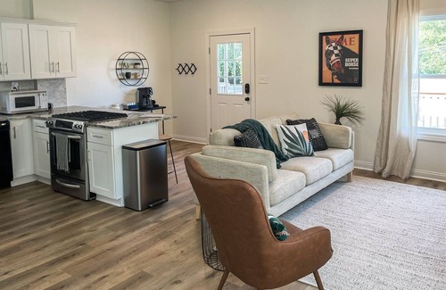 Schnitzelburg House | Germantown Center of Attention w/outdoor fire pit