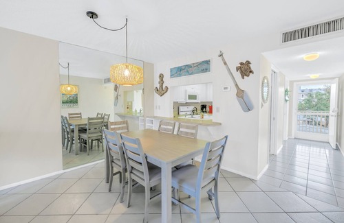 Siesta Key Condo | Gertrude's Siesta | Bayside Unit, Balcony, Private-Beach, Heated Pools, Pickle, Hot-tub, Tennis!