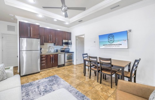 Siesta Key House | Gertrude's Siesta | Pool, Jacuzzi | 1 Min to Beach | 4 Min to Dining & Music