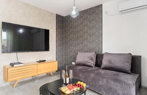 Gesher HaZiv Apartment | Gesher Haziv Peaceful Modern Stay by Sea N' Rent