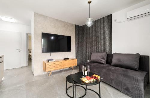 Gesher HaZiv Apartment | Gesher Haziv Peaceful Modern Stay by Sea N' Rent