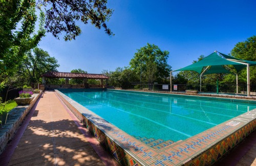 Hunt House | Get away at Mo-Ranch!