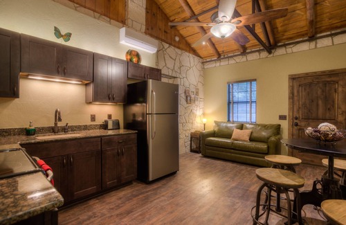 Hunt Apartment | Get away at Mo-Ranch!