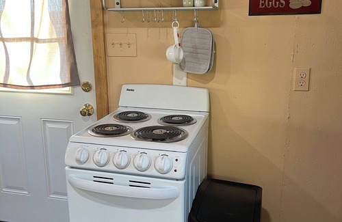 Mesa County Cottage | GET AWAY FROM IT ALL! Country living close to biking trails and Fruita.