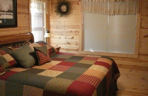 Blairsville Cabin | Get Away from it All in This Immaculate Cabin in the Woods