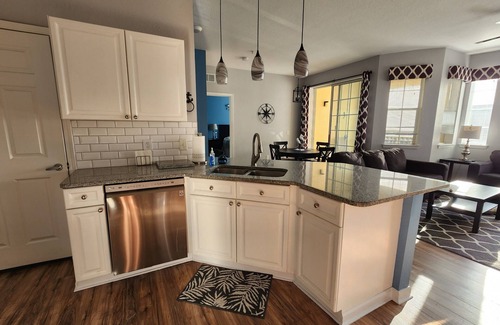 Loughman Condo | Get away from it all in a place that's close to it ALL! Renovated - near Disney!