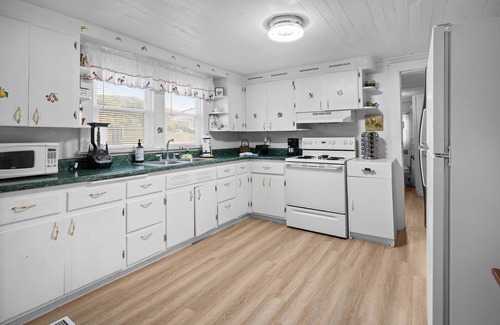 Wears Valley Cottage | Get away from the crowd in this cozy home!