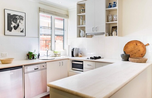 Richmond North House | Get Cozy by the Fire in the Sought-after City Suburbs
