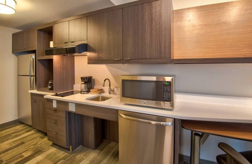 Flagami Hotel | Get Ready for Adventures! Close to the Airport, King Studio, Pool, Breakfast