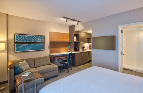 Flagami Hotel | Get Ready for Adventures! Close to the Airport, King Studio, Pool, Breakfast