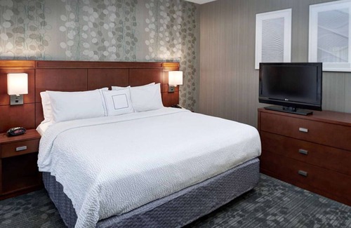 Brookfield Hotel | Get Ready for Blissful Getaway! 4 Convenient Units, Indoor Pool, Pets Allowed!