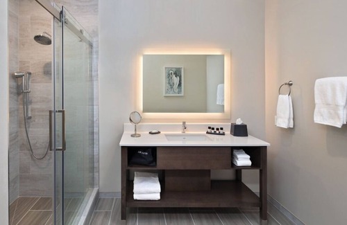 Winters House | Get Ready for Blissful Getaway! Three Modern Units, Pets Allowed, Free Parking!