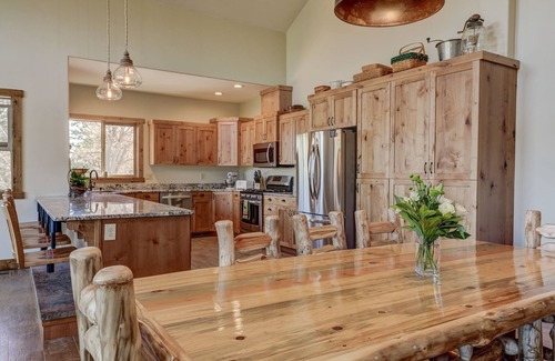 Zion National Park East Entrance House | Get the 7th night free. Over 125 five star reviews, over 4,000sq feet