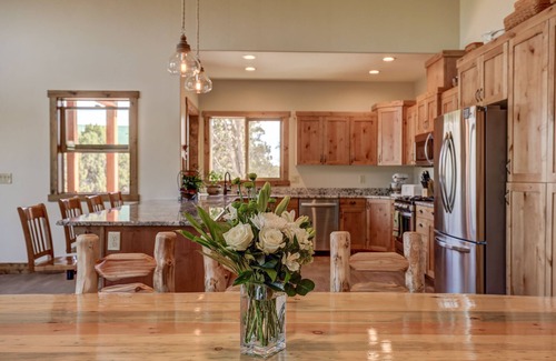 Zion National Park East Entrance House | Get the 7th night free. Over 125 five star reviews, over 4,000sq feet