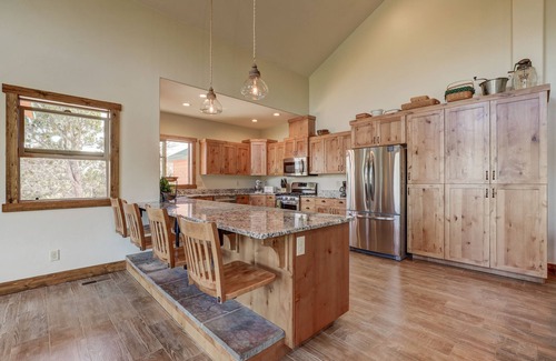 Zion National Park East Entrance House | Get the 7th night free. Over 125 five star reviews, over 4,000sq feet