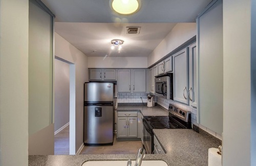 North Capitol Condo | Get the Full Nashville Experience: Walk To Broadway + Much More.