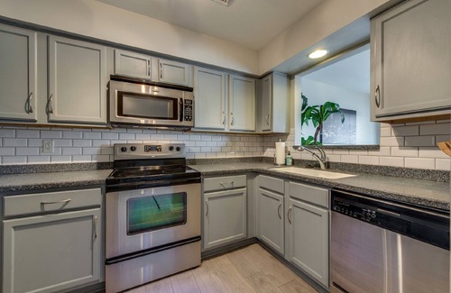 North Capitol Condo | Get the Full Nashville Experience: Walk To Broadway + Much More.