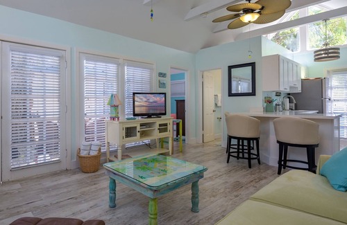 Old Town Cottage | Get your ISLAND STLYE on!