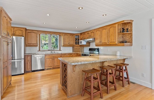 Lake of Bays Cottage | Getaway Cottage LAKE FRONT Muskoka Room Kayaks!