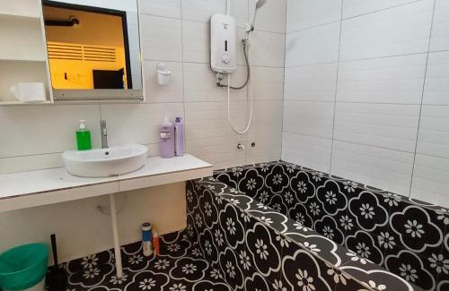 Tanjung Bungah House | Getaway Hometsay Neaby Beach batu Ferringghi 4BR for 15px