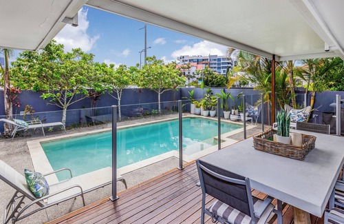 Mermaid Waters House | Getaway House - Great Value 5 mins walk to beach - Family friendly holiday home
