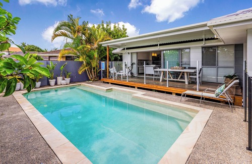 Mermaid Waters House | Getaway House - Great Value 5 mins walk to beach - Family friendly holiday home