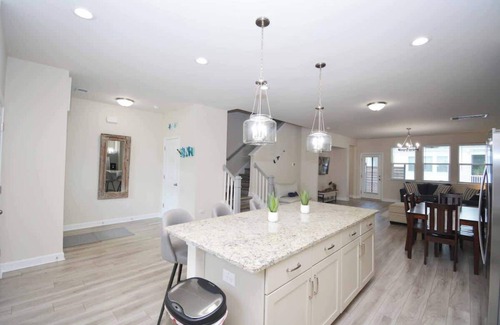 Johns Island House | Getaway on McLernon - Top Notch Mid Term Stay