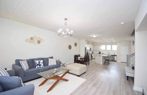 Johns Island House | Getaway on McLernon - Top Notch Mid Term Stay