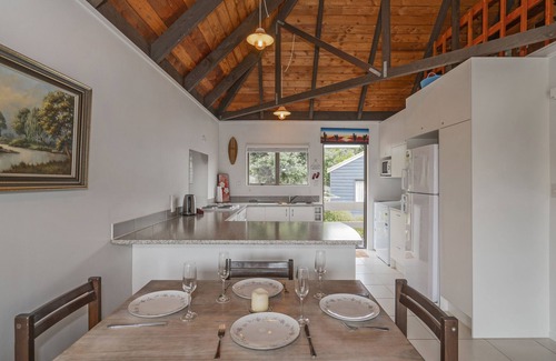 Onemana Cottage | Getaway - Onemana Holiday Chalet