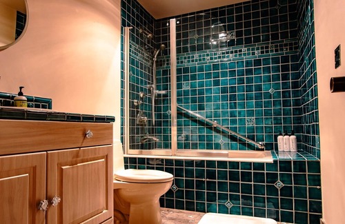 Corvallis House | Getaway Retreat- Beautiful Studio near Hiking Trails