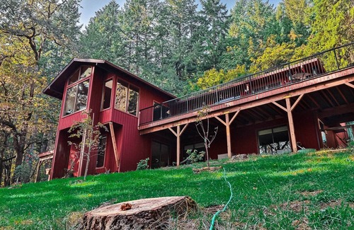Corvallis House | Getaway Retreat- Beautiful Studio near Hiking Trails