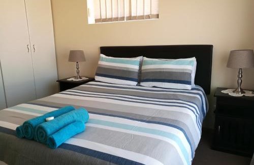 Kenridge Apartment | Getaway Self-Catering Tyger Valley