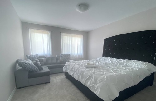 Welland House | Getaway spot in Welland, ON - Niagara Falls