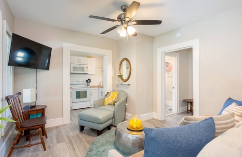 Crescent Lake Cottage | ★Getaway!★Stocked+2Bikes★beach just short drive away ★WorkfromHome