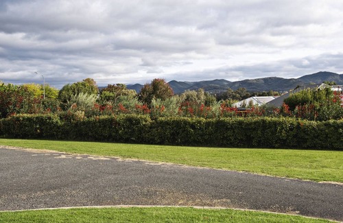 Bombira House | Getaway to a Cozy Rural Home in Mudgee