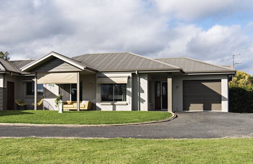 Bombira House | Getaway to a Cozy Rural Home in Mudgee